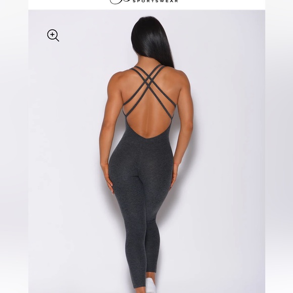 Selling bodysuit Size S worn once ! Need a smaller size - Picture 2 of 2